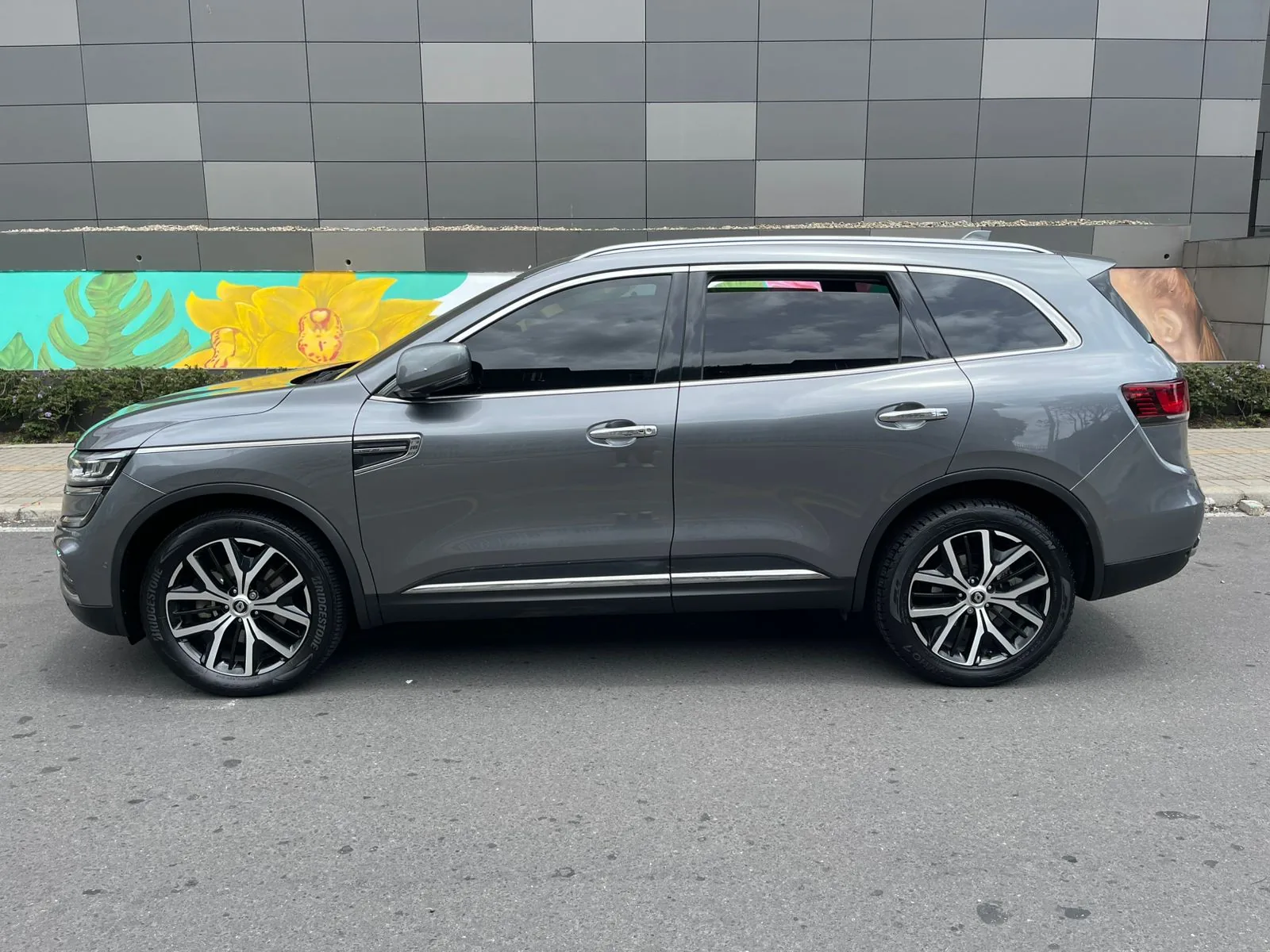 Camioneta Renault Koleos 2023 Intens 2.5L AWD en Bogotá — foto 6