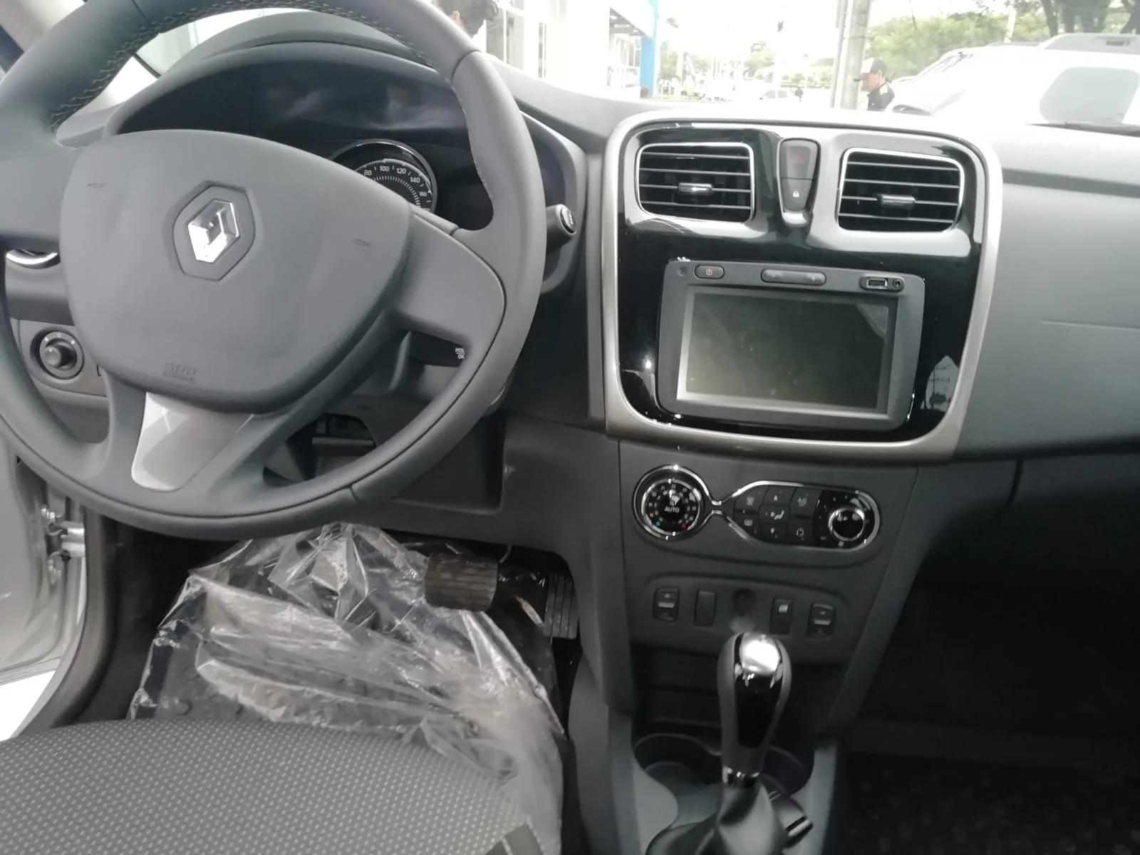 Sedán Renault Logan 2020 Intens en Cartagena de Indias — foto 4