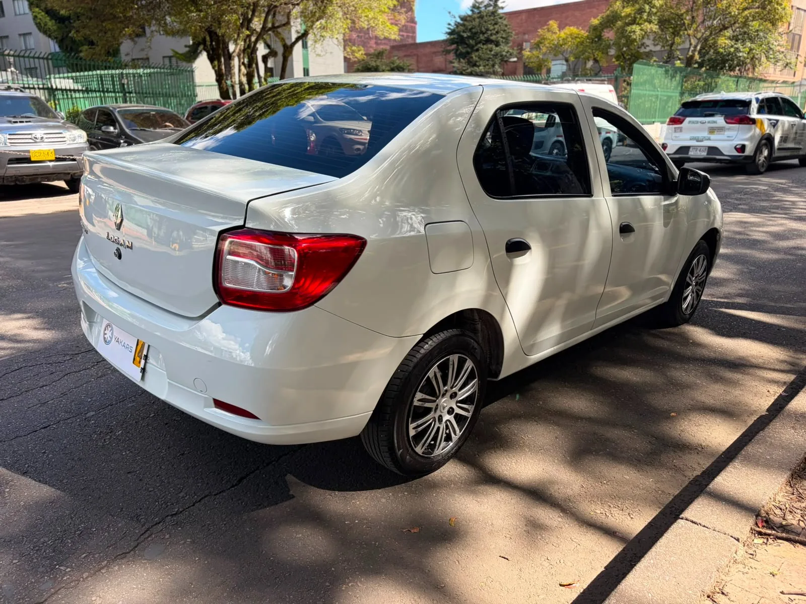 Sedán Renault Logan Life 2020 1.6L Mt en Bogotá — foto 10