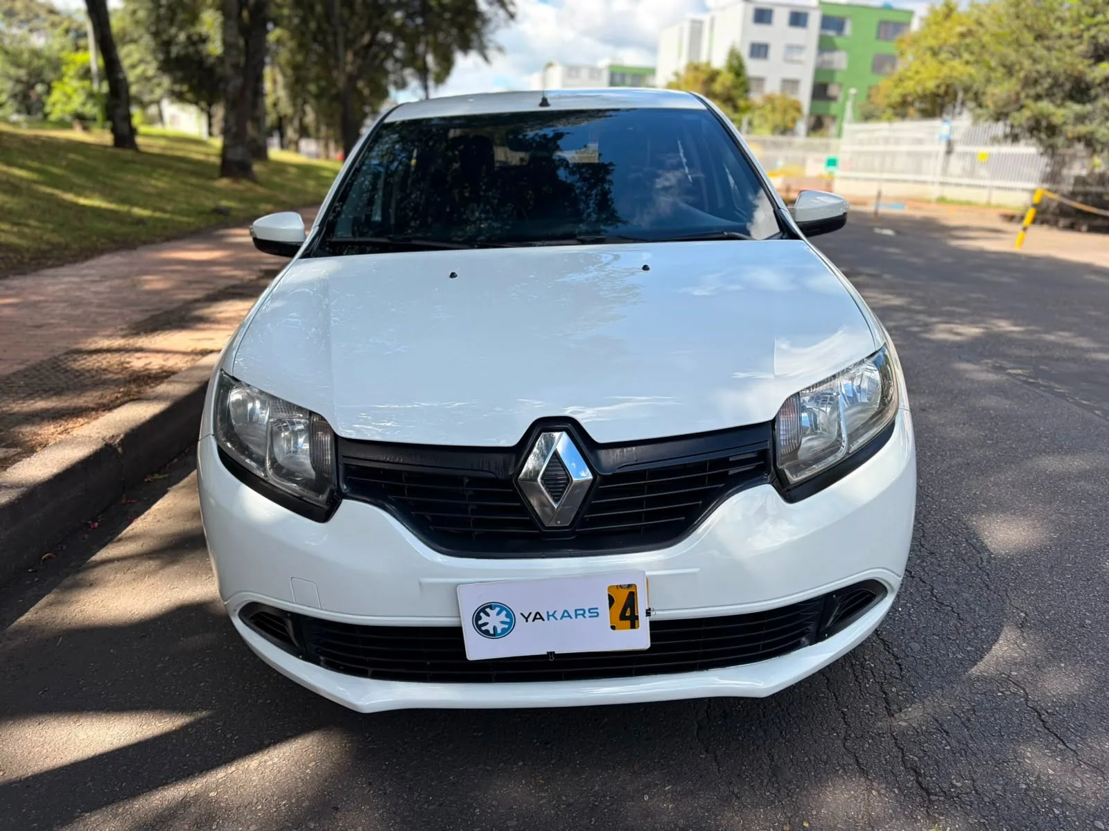 Sedán Renault Logan Life 2020 1.6L Mt en Bogotá — foto 2