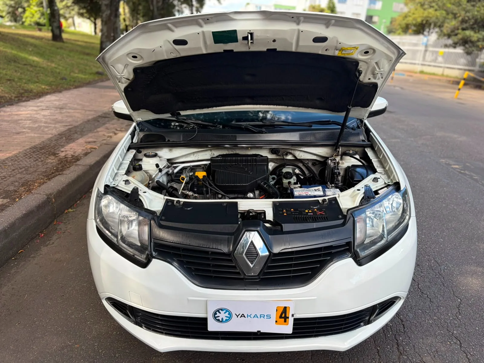 Sedán Renault Logan Life 2020 1.6L Mt en Bogotá — foto 3