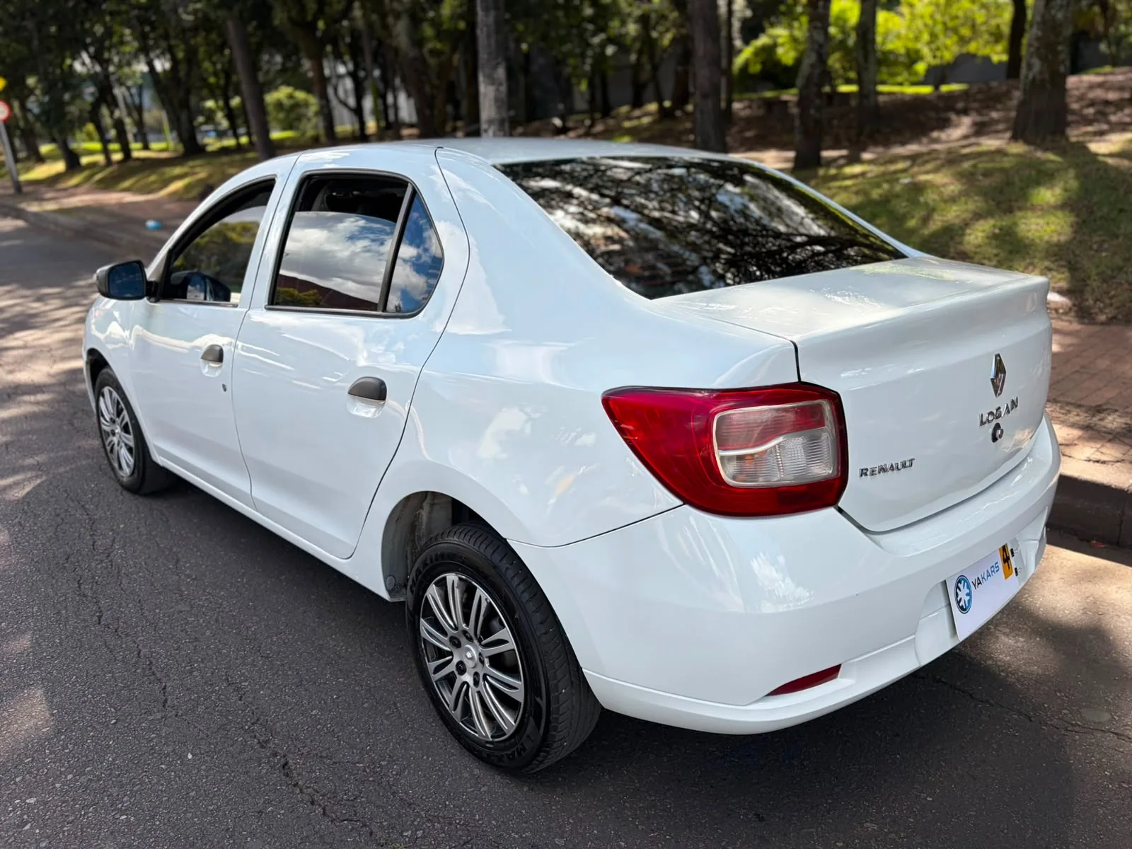 Sedán Renault Logan Life 2020 1.6L Mt en Bogotá — foto 7