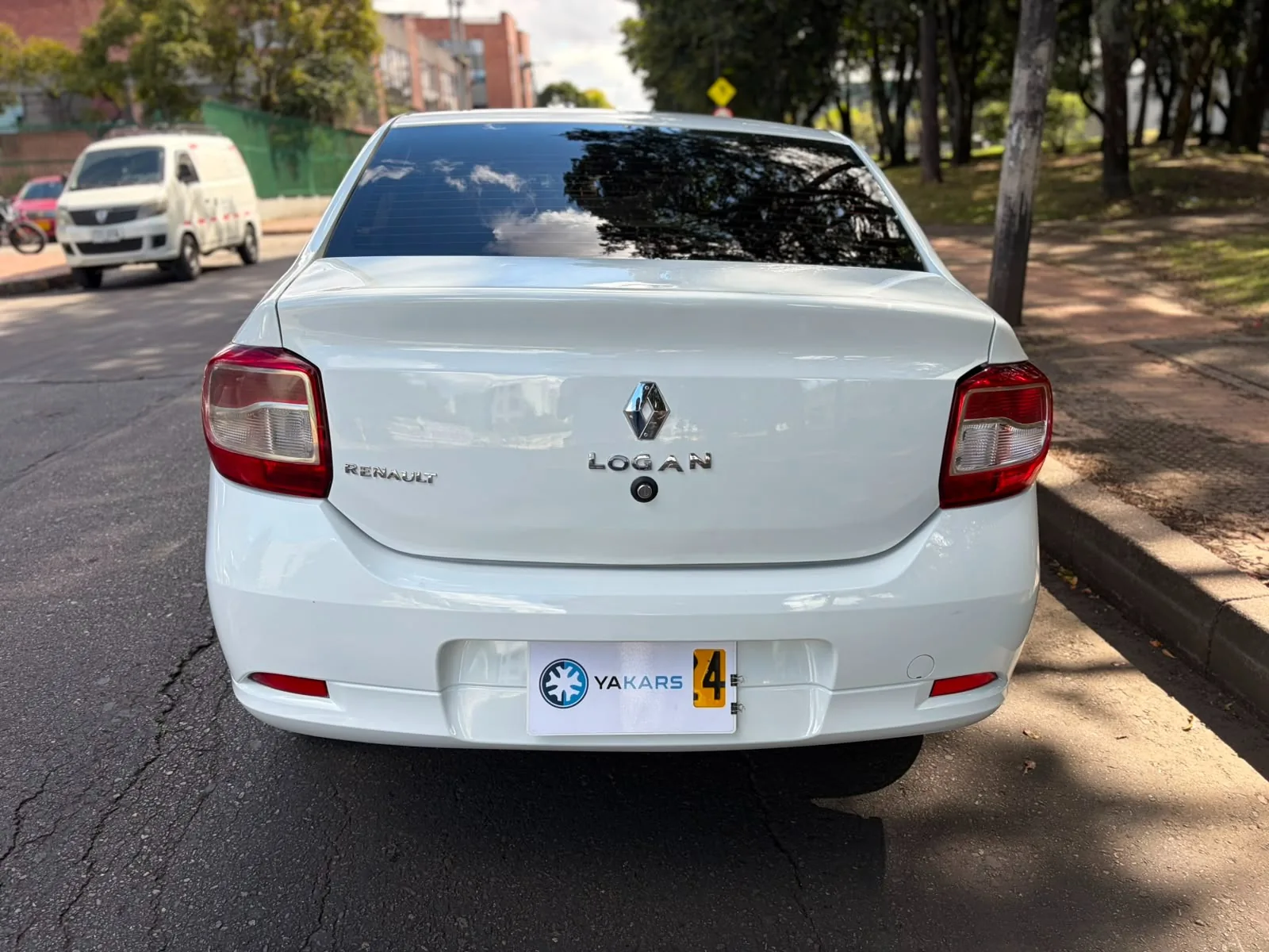 Sedán Renault Logan Life 2020 1.6L Mt en Bogotá — foto 8
