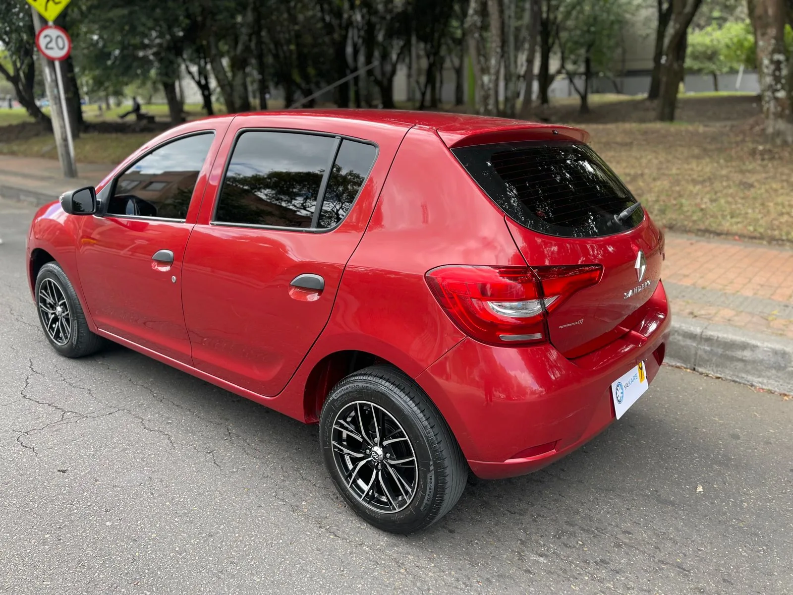Hatchback Renault Sandero Life Plus 2023 1.6L MT en Bogotá — foto 8