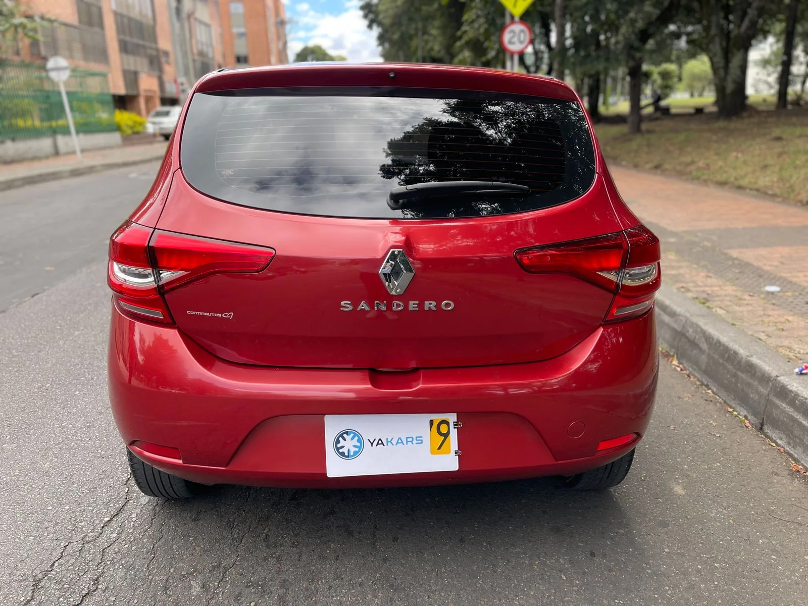 Hatchback Renault Sandero Life Plus 2023 1.6L MT en Bogotá — foto 9