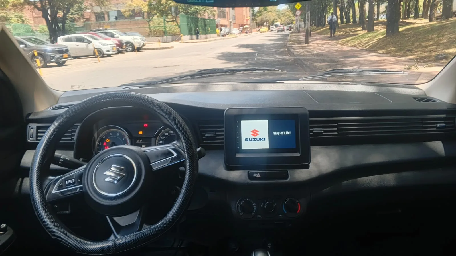 SUV Suzuki Ertiga 2020 GL AT 1.5 2AB ABS en Bogotá — foto 14