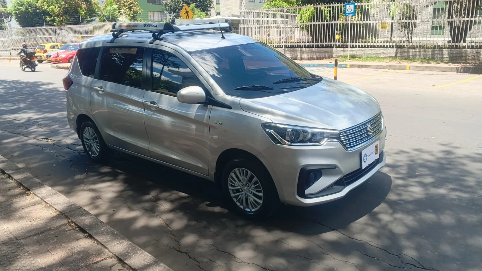 SUV Suzuki Ertiga 2020 GL AT 1.5 2AB ABS en Bogotá — foto 4