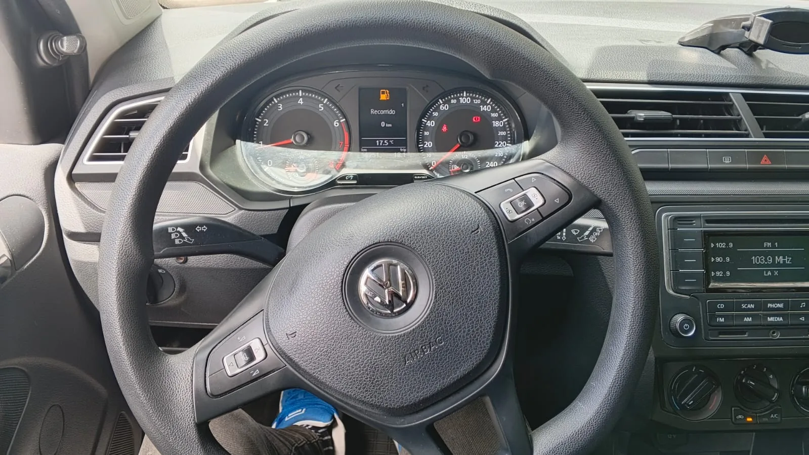 Hatchback Volkswagen Gol 2021 Trendline 1.6L Mt en Bogotá — foto 11