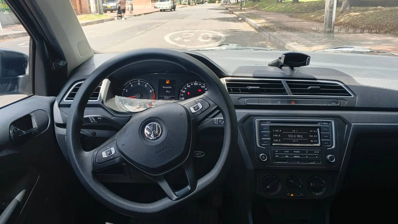 Hatchback Volkswagen Gol 2021 Trendline 1.6L Mt en Bogotá — foto 13
