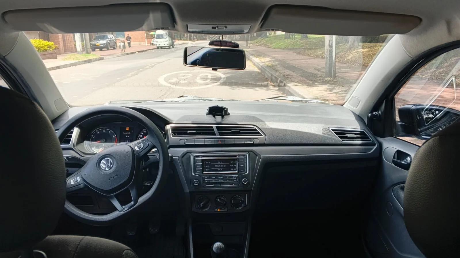 Hatchback Volkswagen Gol 2021 Trendline 1.6L Mt en Bogotá — foto 14
