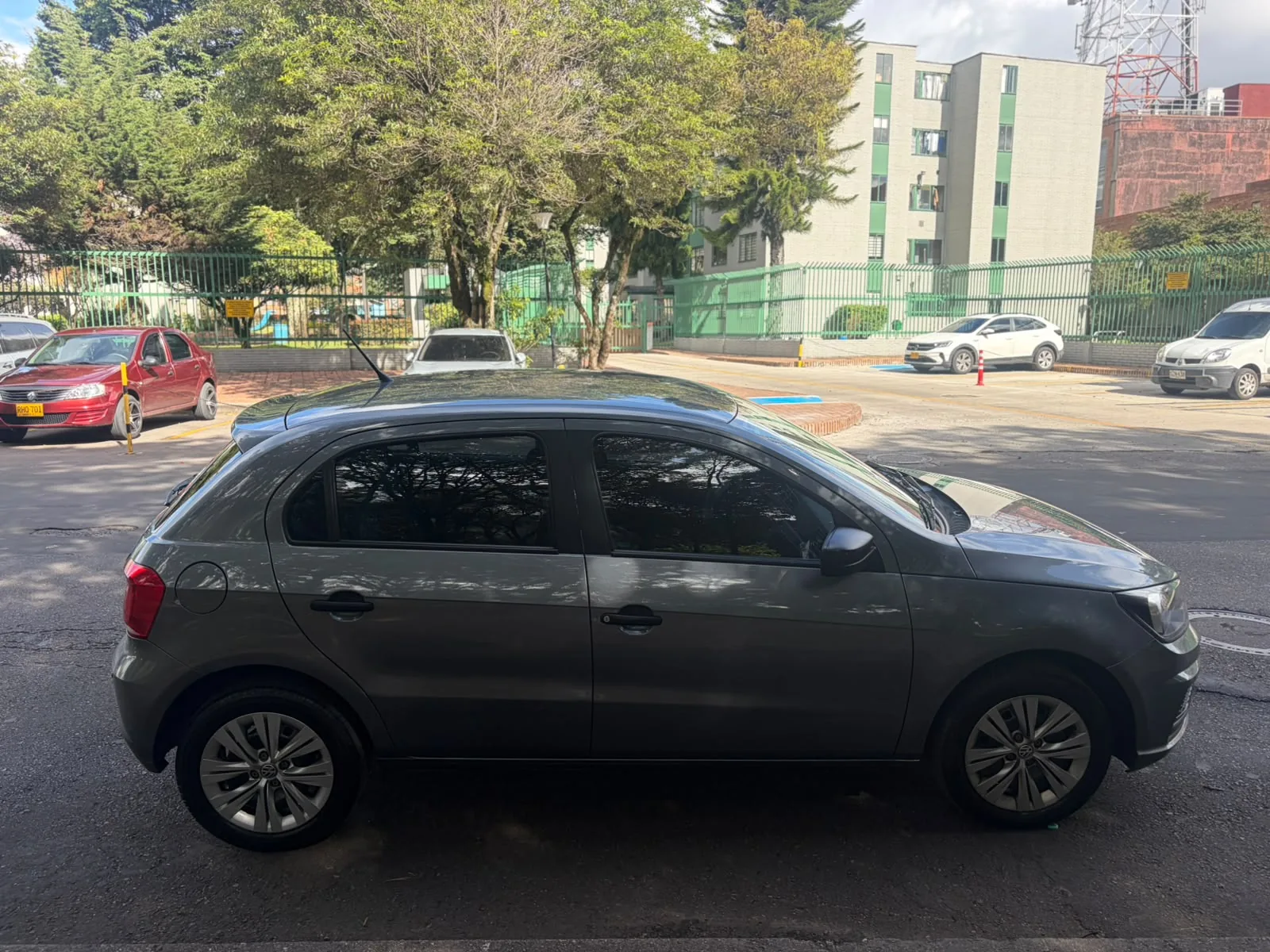 Hatchback Volkswagen Gol 2021 Trendline 1.6L Mt en Bogotá — foto 5