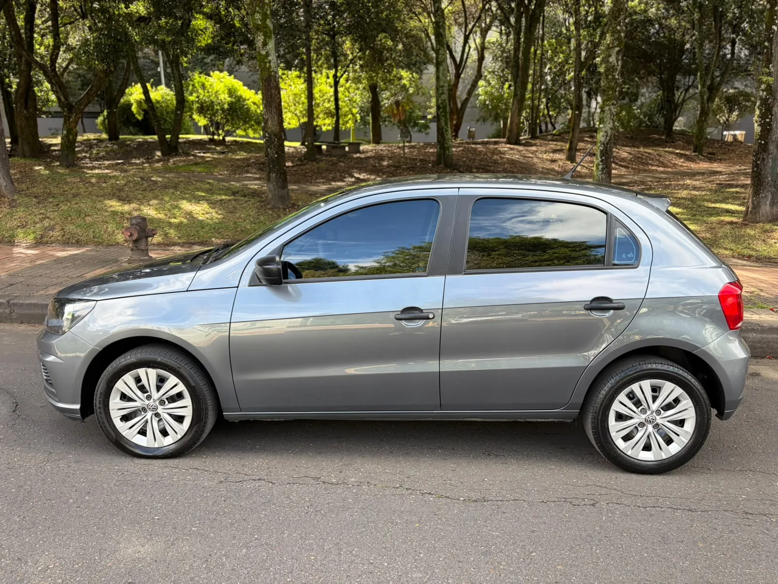 Hatchback Volkswagen Gol 2021 Trendline 1.6L Mt en Bogotá — foto 6