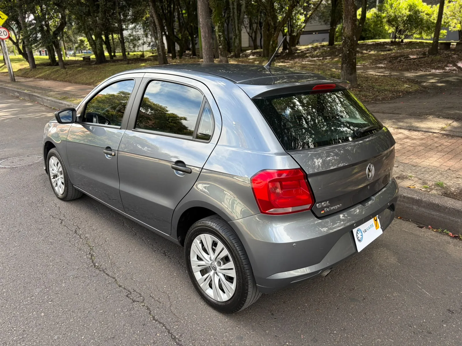 Hatchback Volkswagen Gol 2021 Trendline 1.6L Mt en Bogotá — foto 7