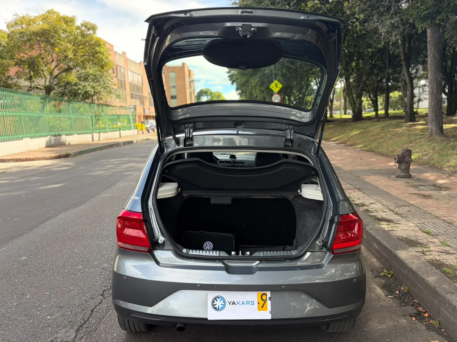 Hatchback Volkswagen Gol 2021 Trendline 1.6L Mt en Bogotá — foto 9