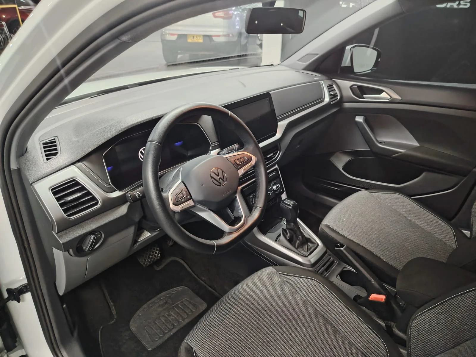 Camioneta Volkswagen T-Cross 2025 COMFORTLINE TSI 1.0 AT en Bogotá — foto 11