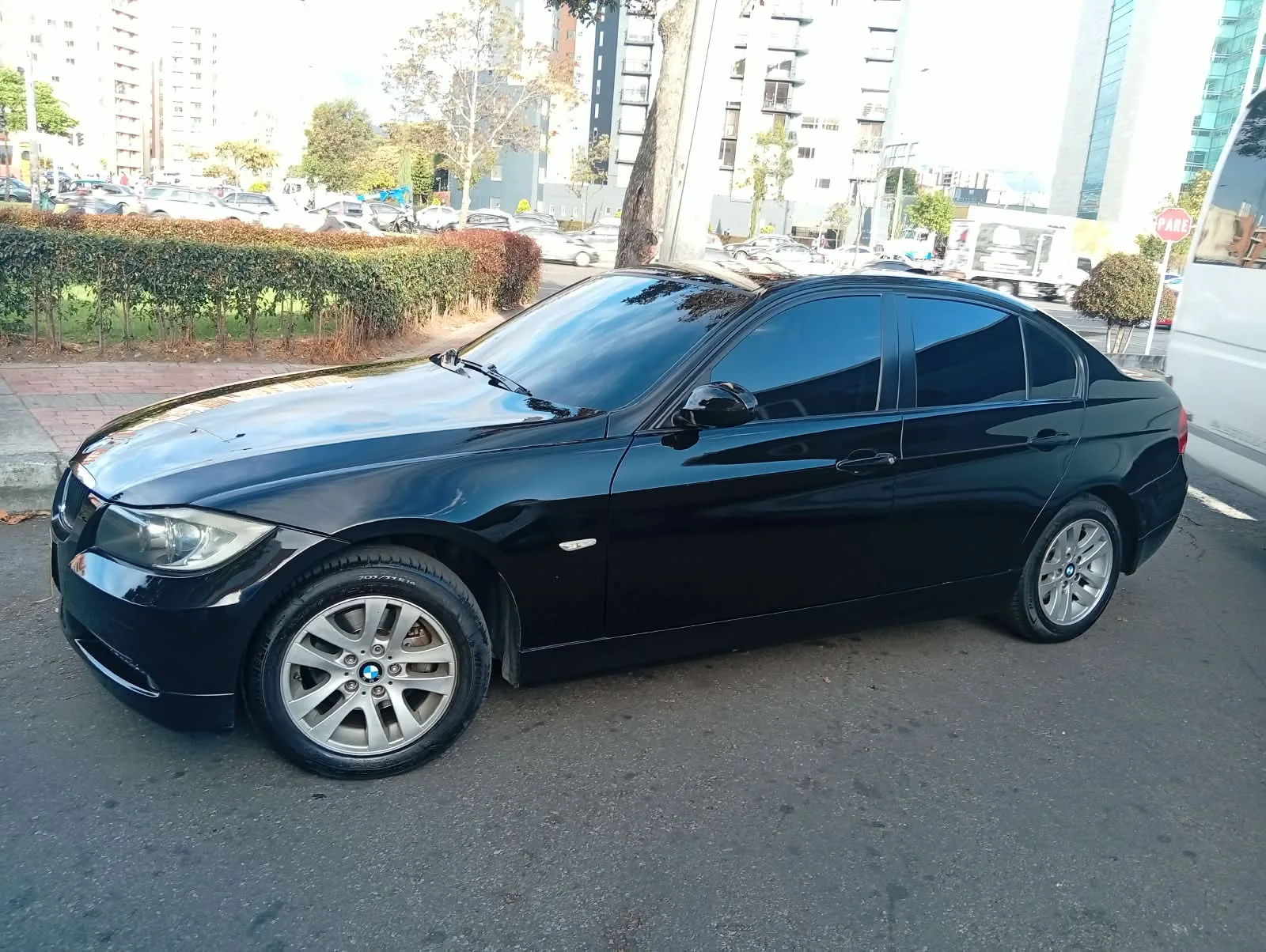 Sedán BMW Serie 3 2009 320i AUT en Bogotá