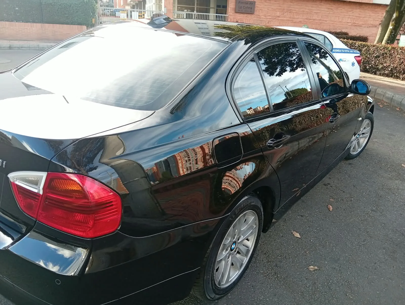Sedán BMW Serie 3 2009 320i AUT en Bogotá — foto 2