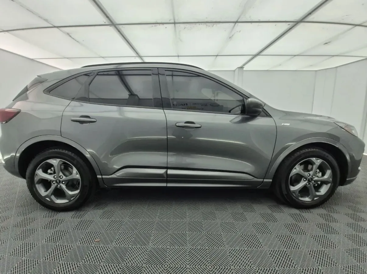 Wagon Ford Escape 2023 en BOGOTA (C/MARCA) — foto 3