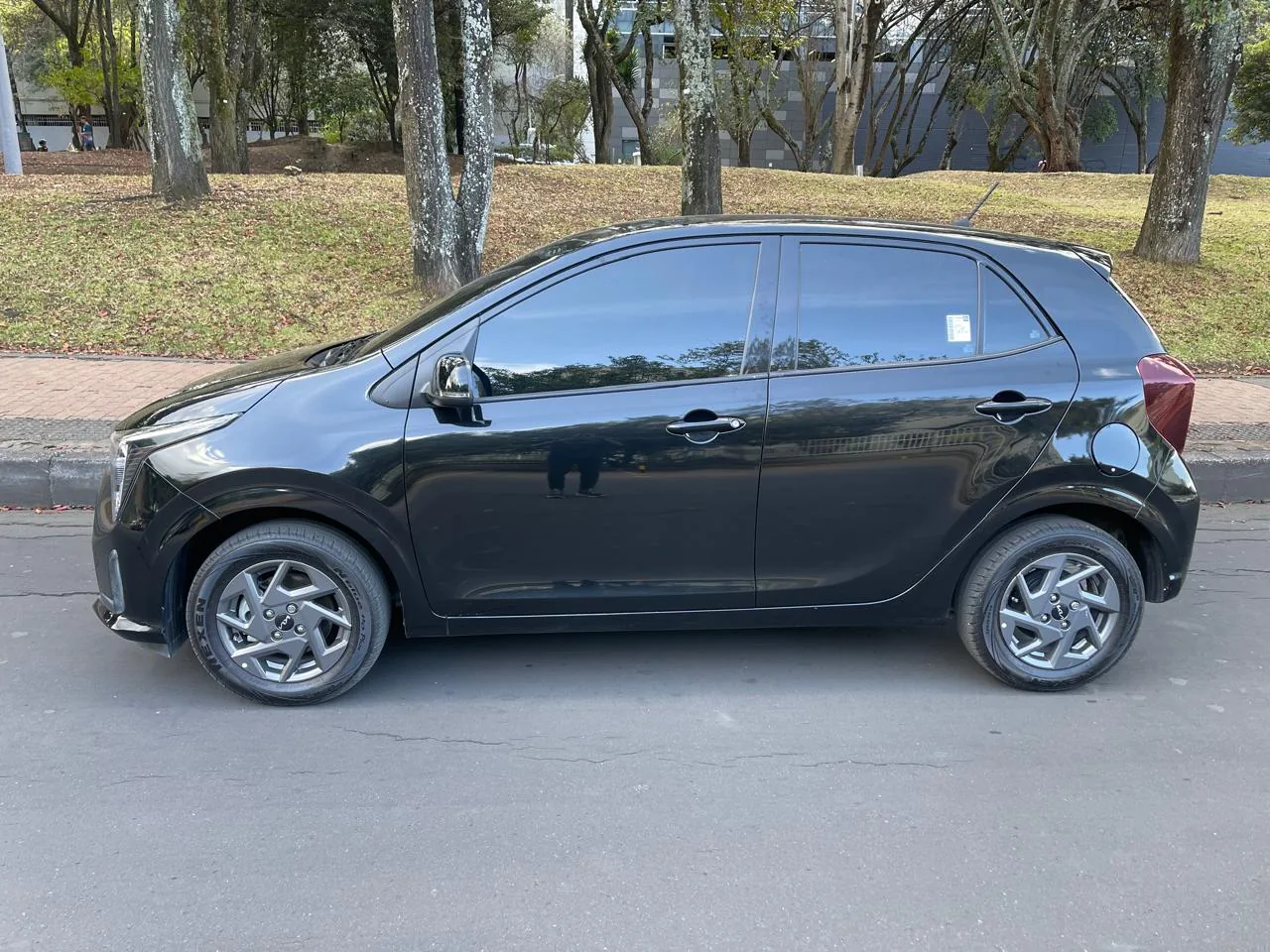 Hatchback Kia Picanto Zenith 2025 1.25L MT en Bogotá — foto 6