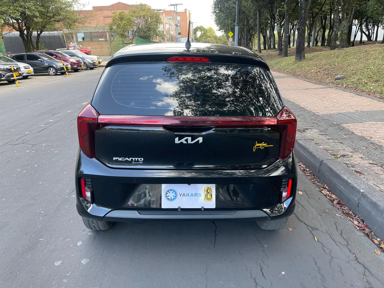 Hatchback Kia Picanto Zenith 2025 1.25L MT en Bogotá — foto 8