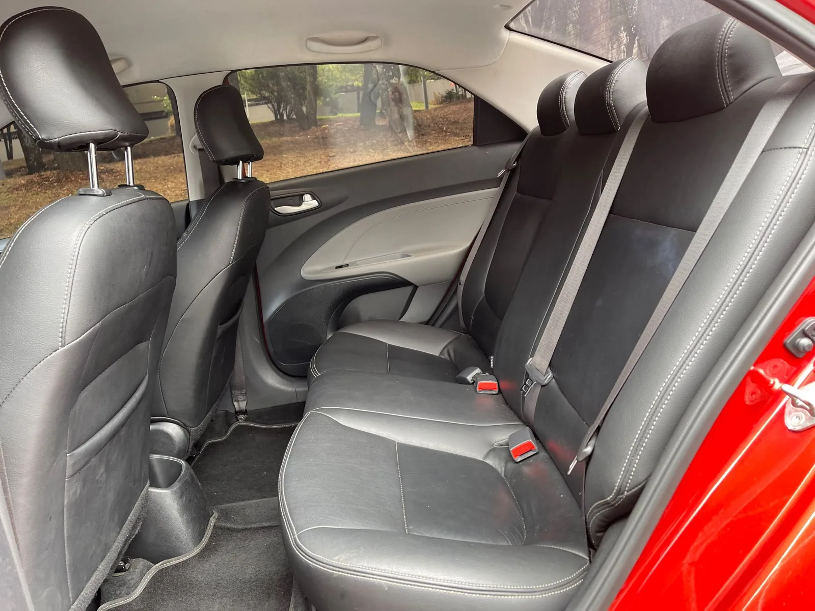 Sedán Kia Soluto 2024 Desire 1.4L MT en Bogotá — foto 10