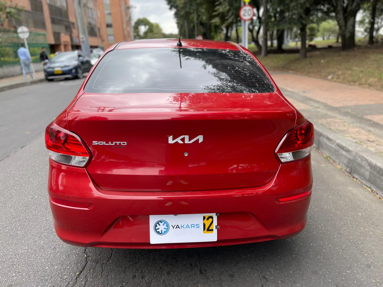 Sedán Kia Soluto 2024 Desire 1.4L MT en Bogotá — foto 5