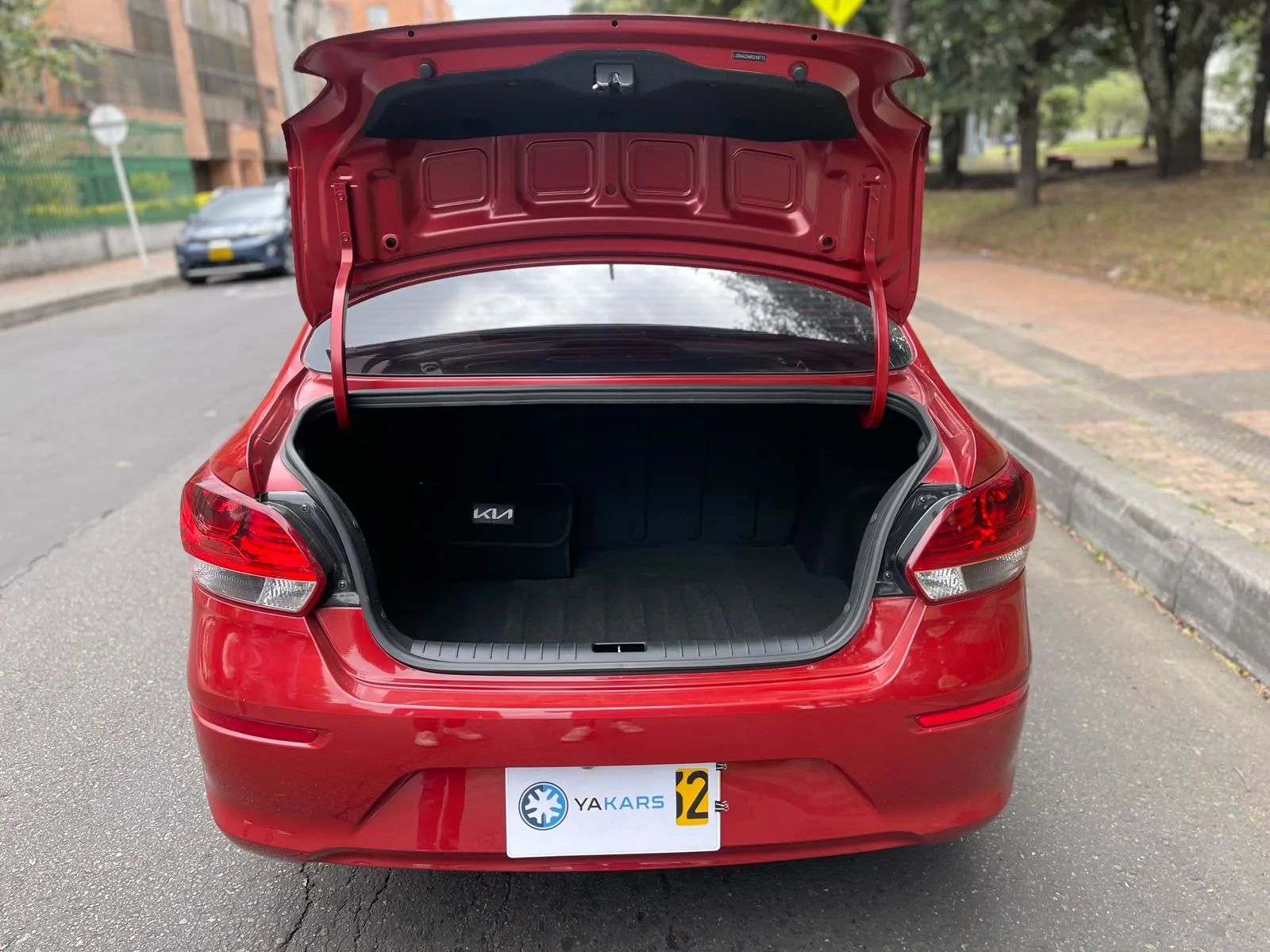 Sedán Kia Soluto 2024 Desire 1.4L MT en Bogotá — foto 6