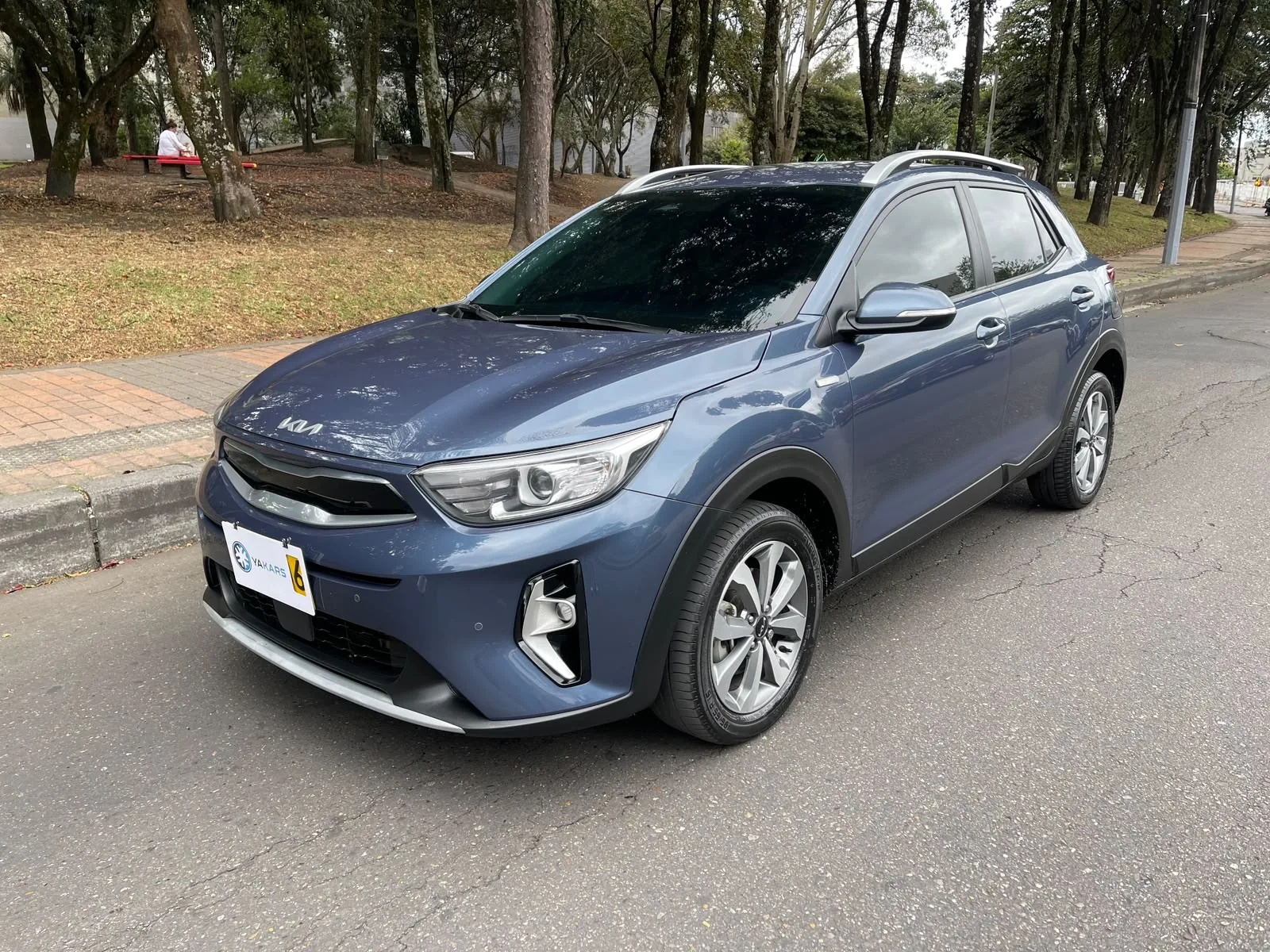 SUV Kia Stonic 2023 ZENITH 1.0L TURBO MILD HYBRID MT en Bogotá