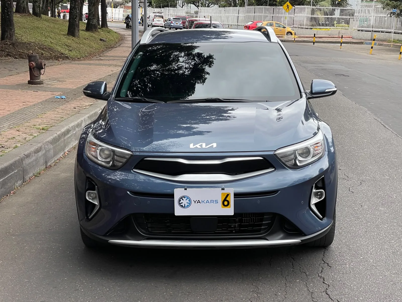 SUV Kia Stonic 2023 ZENITH 1.0L TURBO MILD HYBRID MT en Bogotá — foto 2