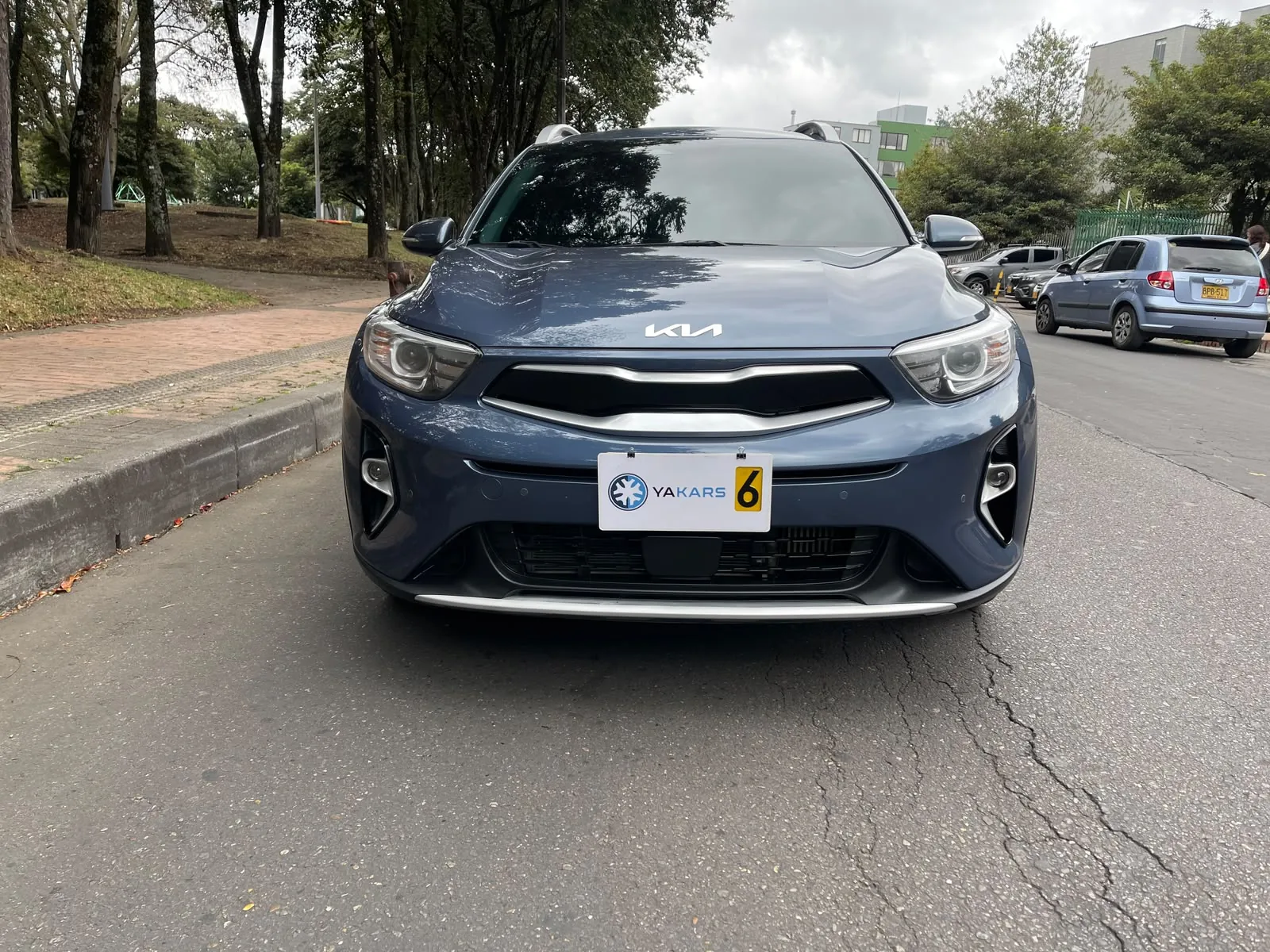 SUV Kia Stonic 2023 ZENITH 1.0L TURBO MILD HYBRID MT en Bogotá — foto 3