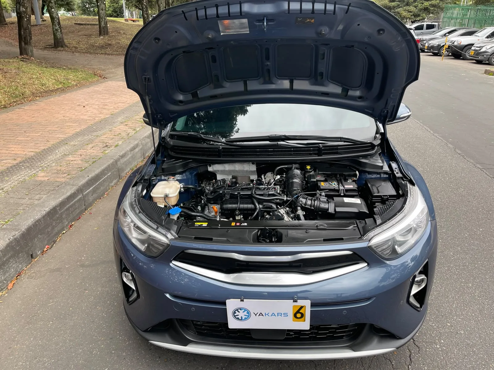 SUV Kia Stonic 2023 ZENITH 1.0L TURBO MILD HYBRID MT en Bogotá — foto 4