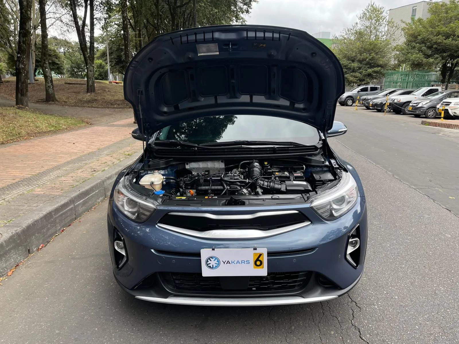 SUV Kia Stonic 2023 ZENITH 1.0L TURBO MILD HYBRID MT en Bogotá — foto 5