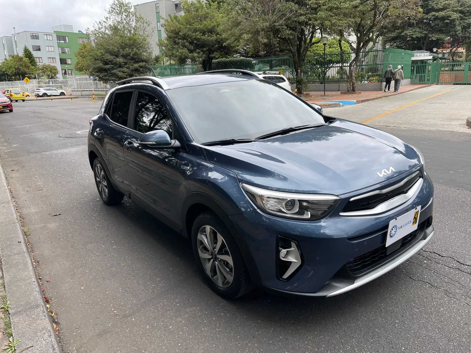 SUV Kia Stonic 2023 ZENITH 1.0L TURBO MILD HYBRID MT en Bogotá — foto 6