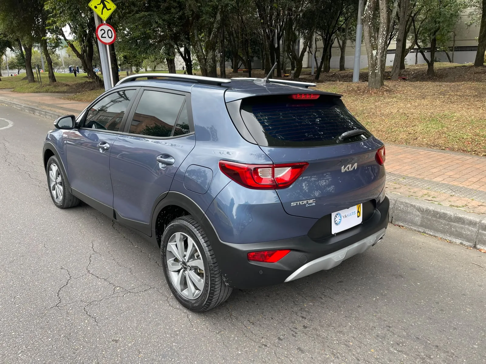 SUV Kia Stonic 2023 ZENITH 1.0L TURBO MILD HYBRID MT en Bogotá — foto 7