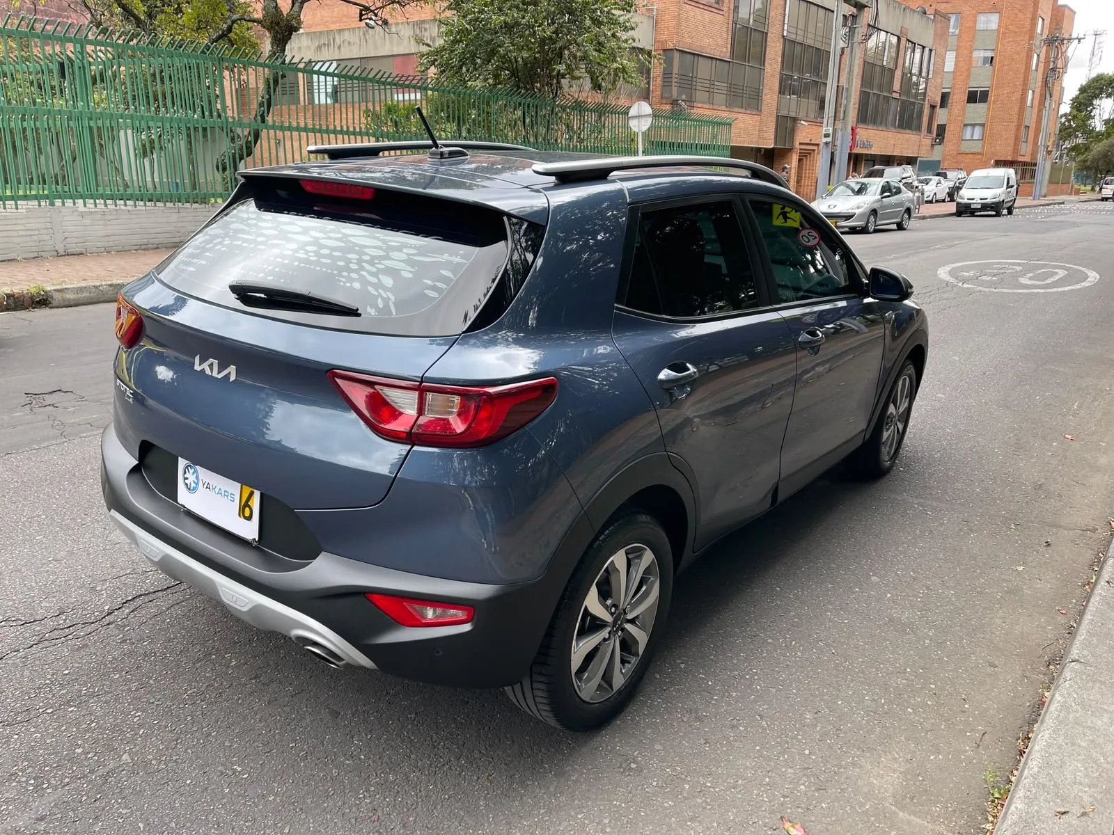 SUV Kia Stonic 2023 ZENITH 1.0L TURBO MILD HYBRID MT en Bogotá — foto 9