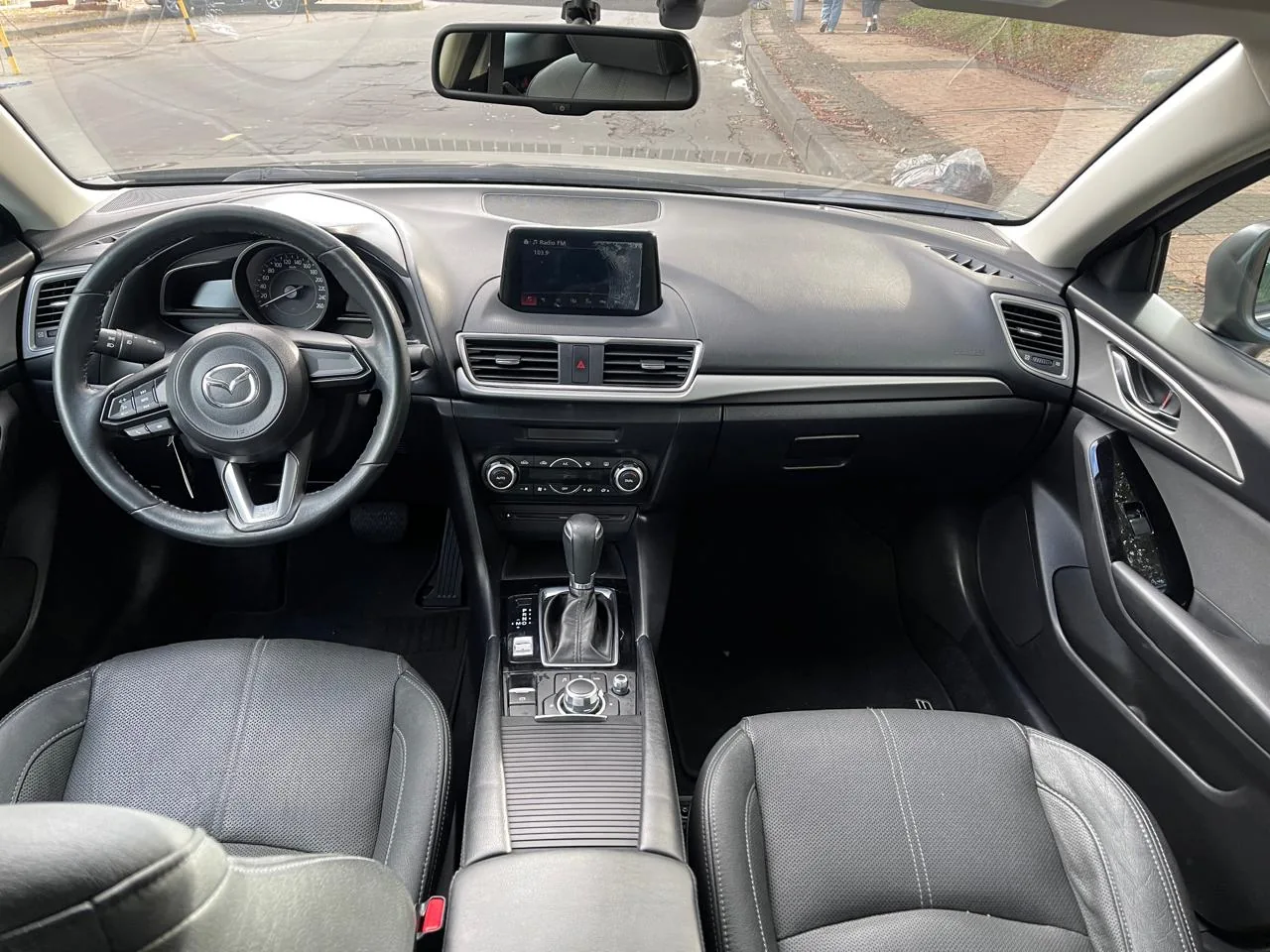 Sedán Mazda 3 Touring 2020 2.0L AT en Bogotá — foto 13