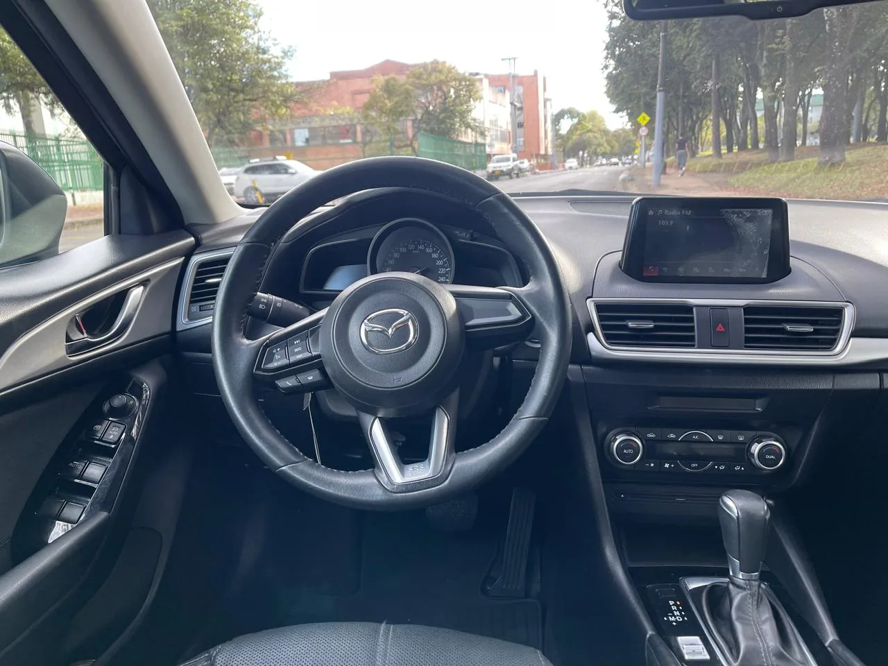 Sedán Mazda 3 Touring 2020 2.0L AT en Bogotá — foto 14