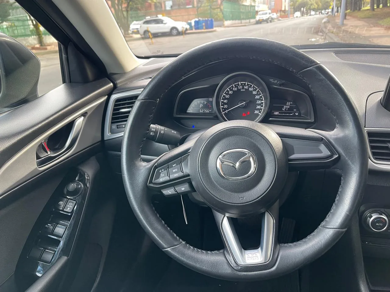 Sedán Mazda 3 Touring 2020 2.0L AT en Bogotá — foto 15