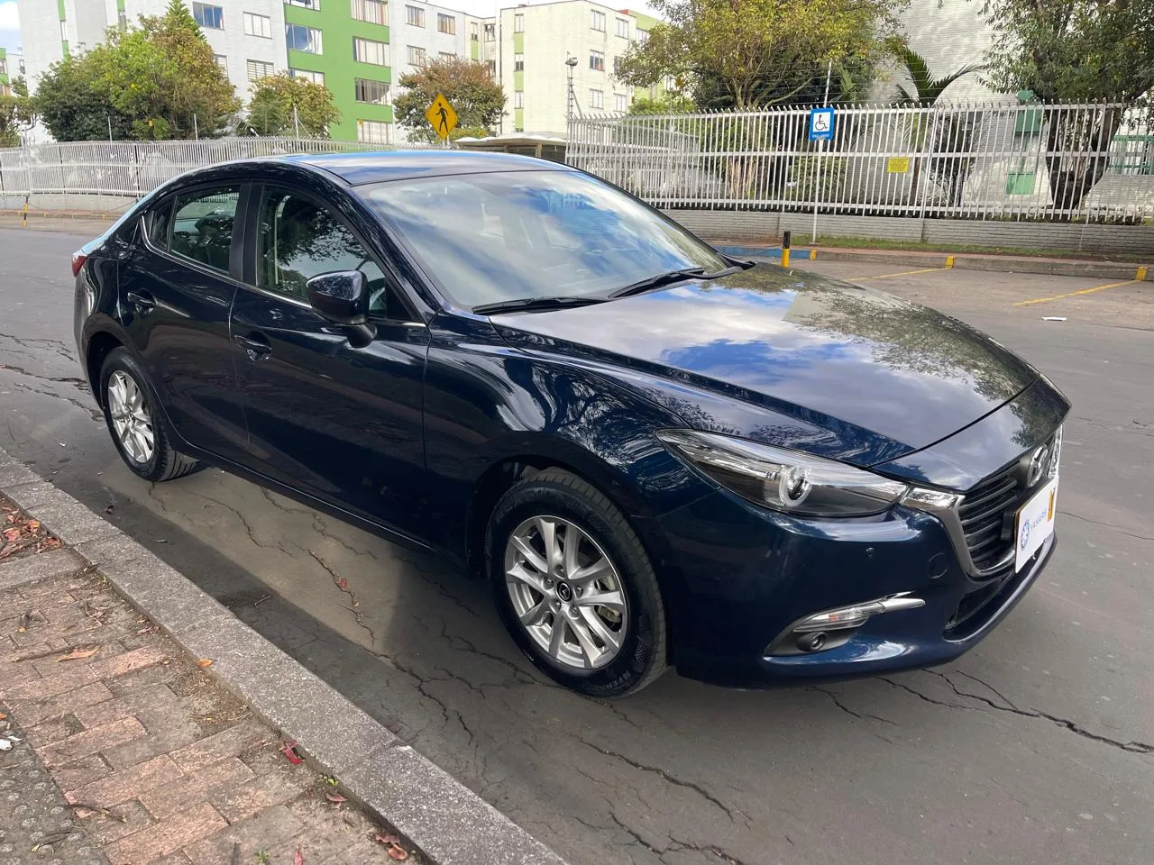 Sedán Mazda 3 Touring 2020 2.0L AT en Bogotá — foto 5
