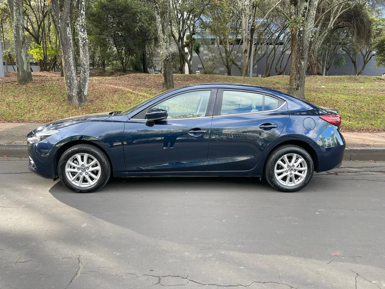 Sedán Mazda 3 Touring 2020 2.0L AT en Bogotá — foto 7