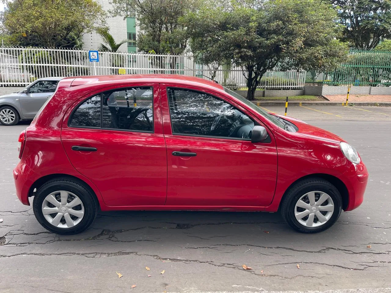 Hatchback Nissan March 2019 ADVANCE MT 1.6L en Bogotá — foto 6