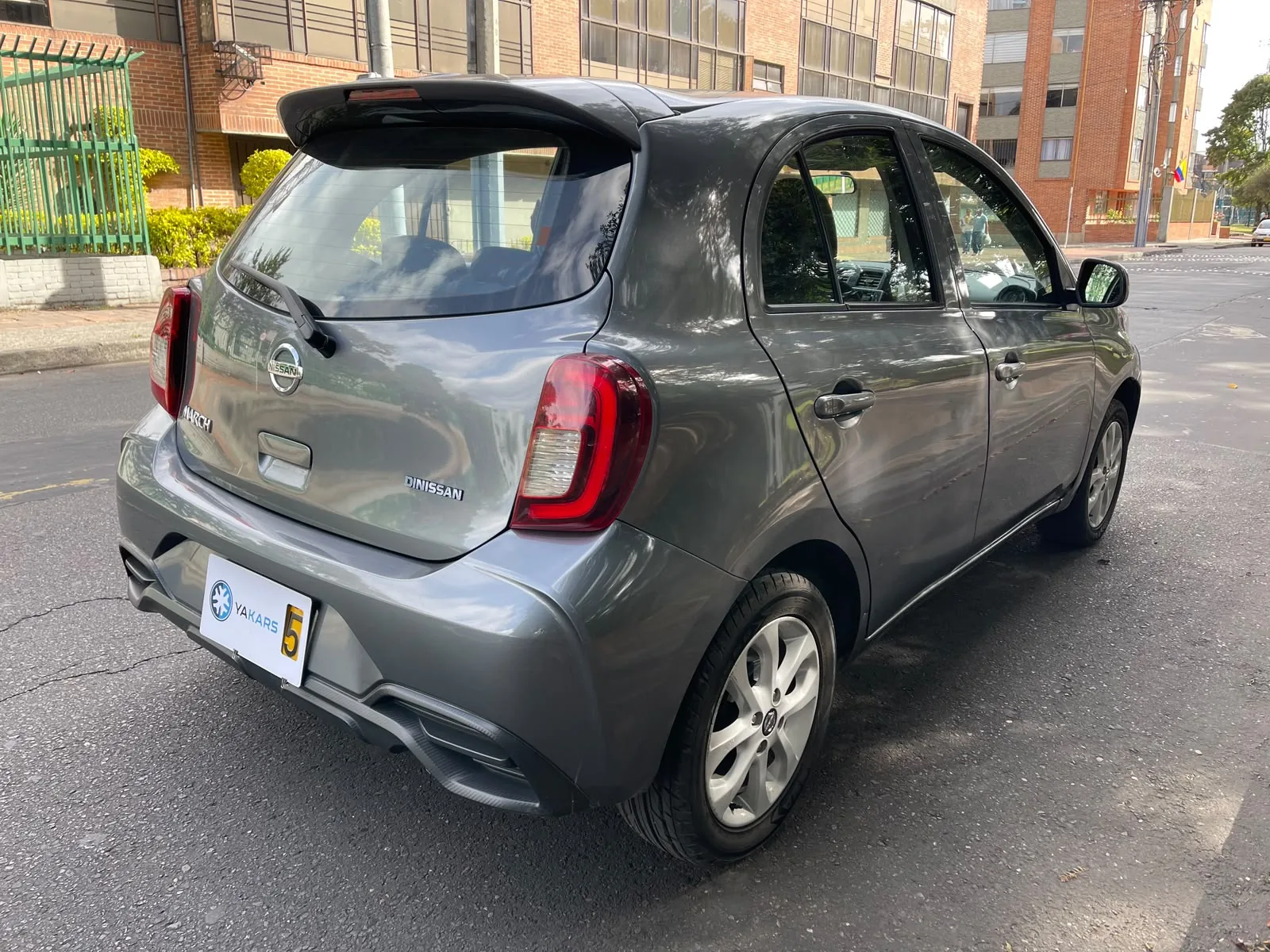 Hatchback Nissan March 2022 ADVANCE AT 1.6L en Bogotá — foto 10