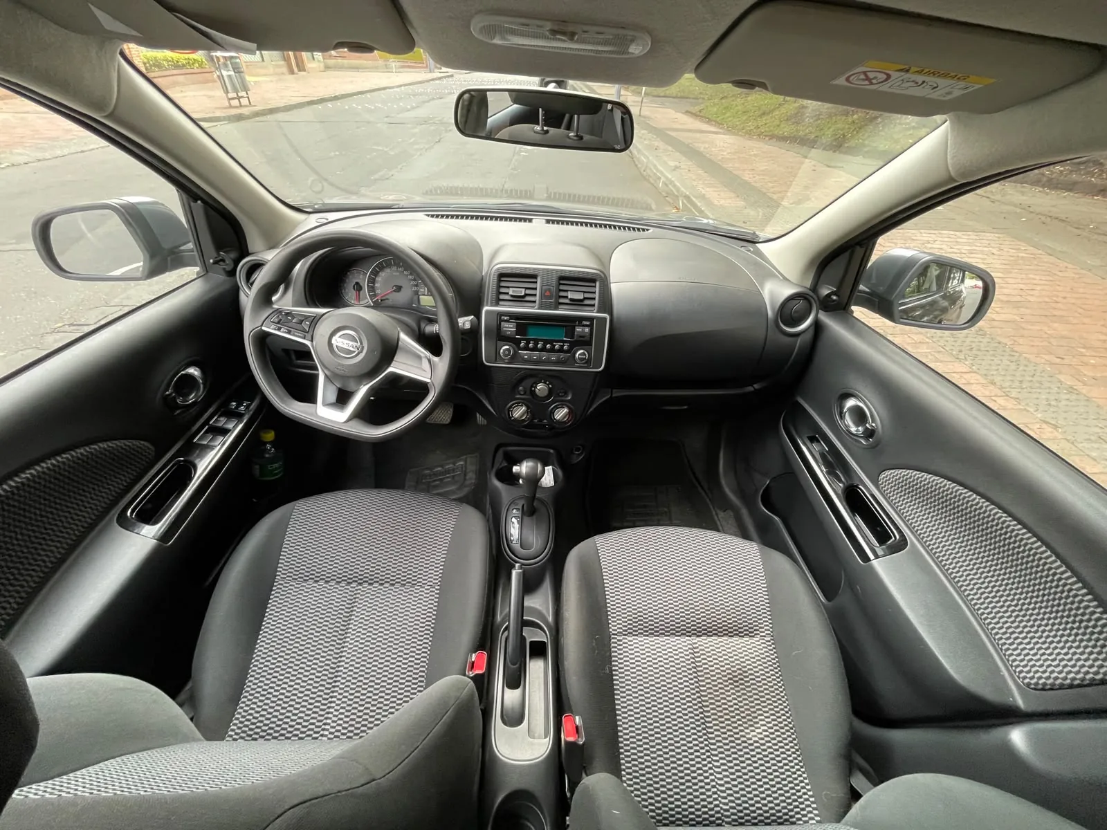 Hatchback Nissan March 2022 ADVANCE AT 1.6L en Bogotá — foto 11