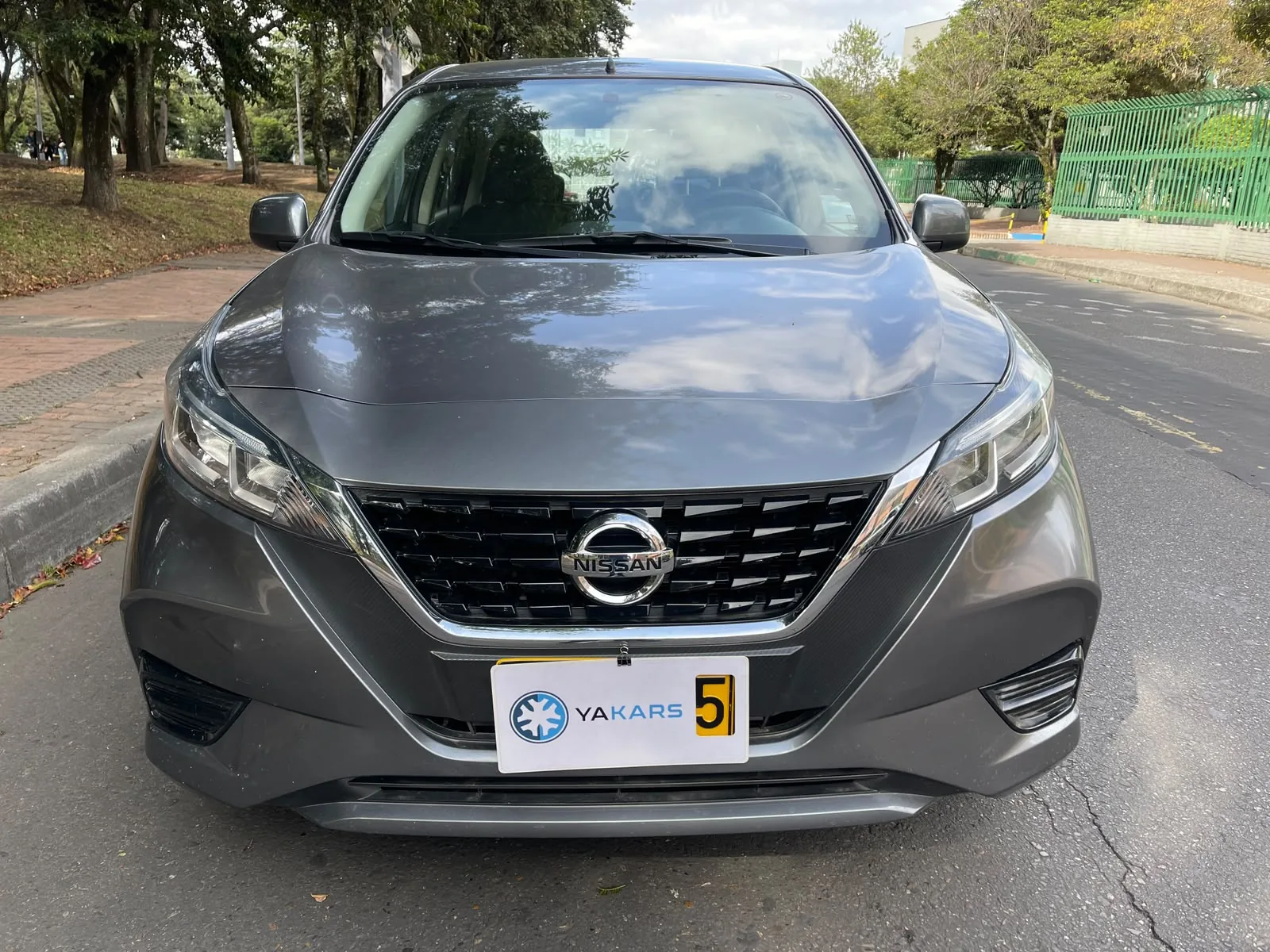 Hatchback Nissan March 2022 ADVANCE AT 1.6L en Bogotá — foto 2