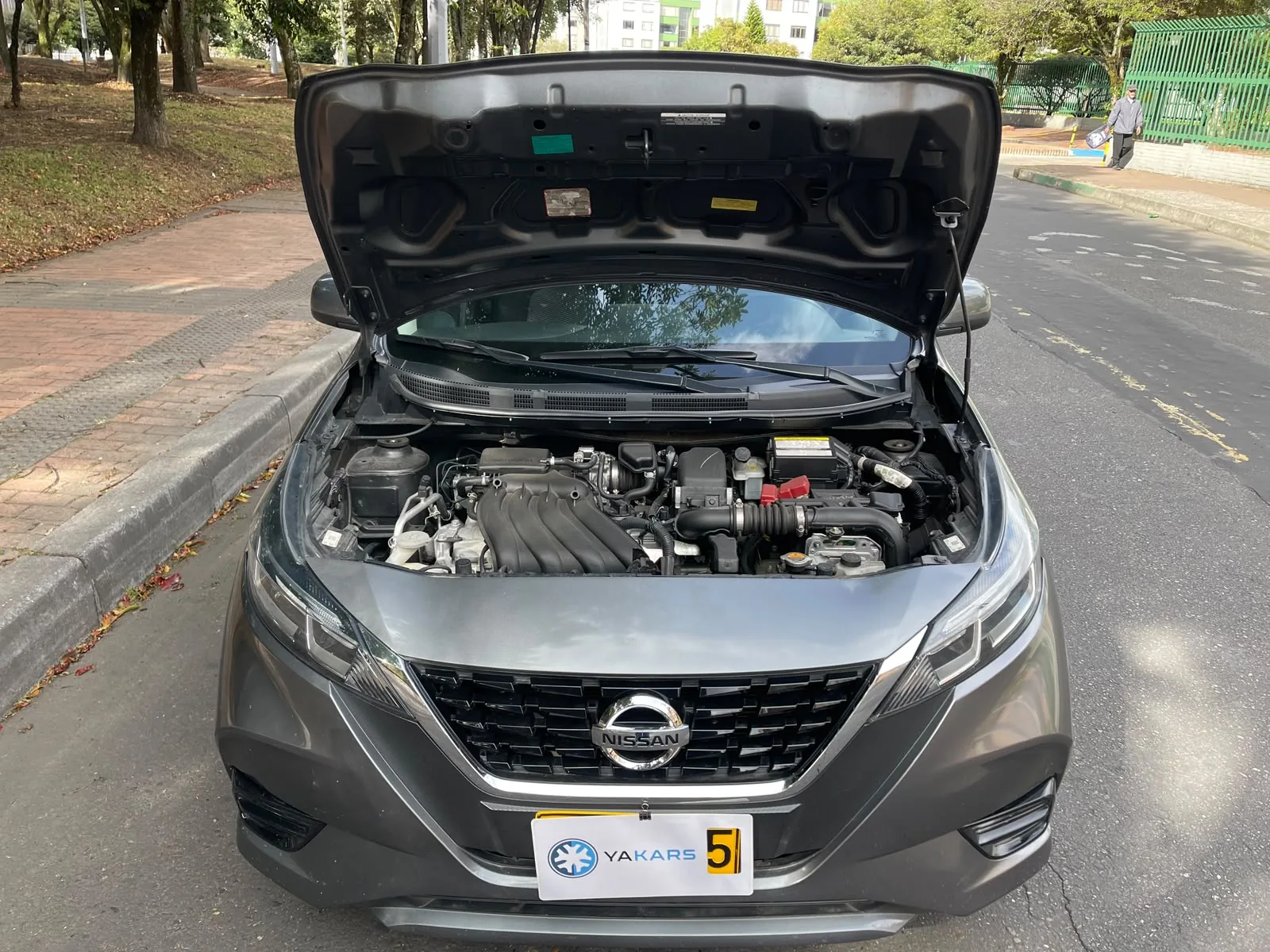 Hatchback Nissan March 2022 ADVANCE AT 1.6L en Bogotá — foto 3
