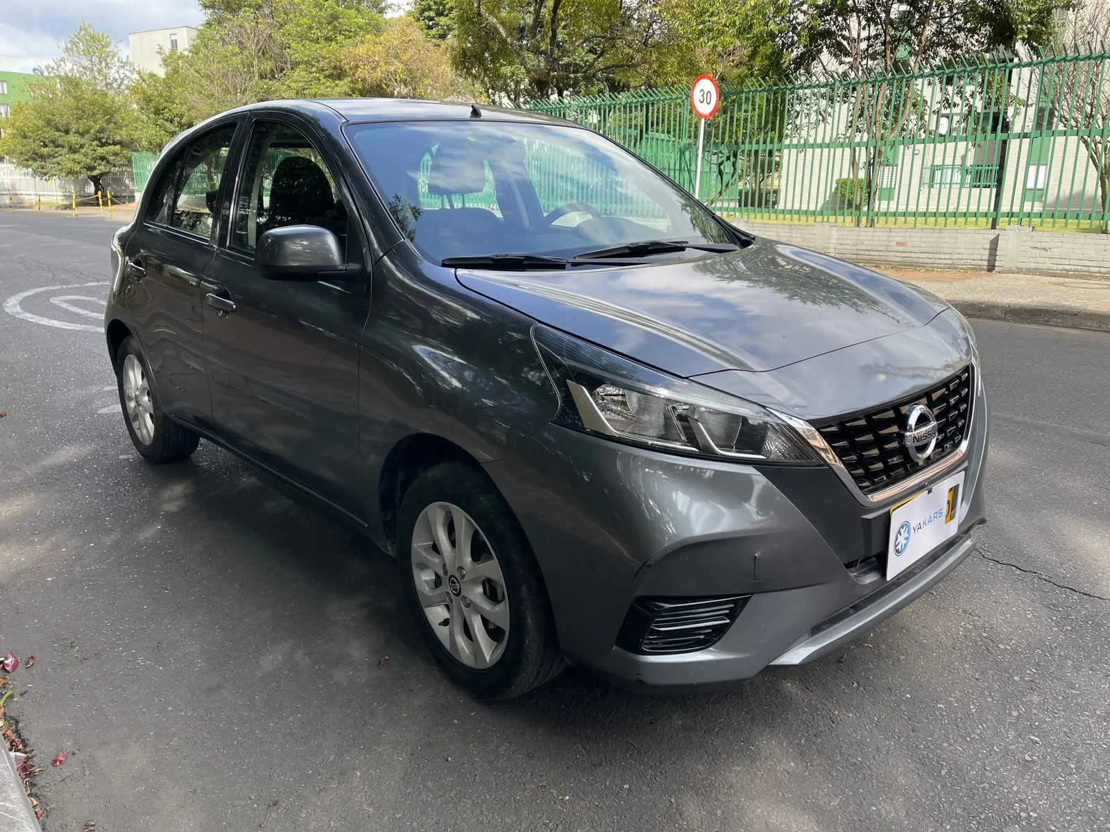 Hatchback Nissan March 2022 ADVANCE AT 1.6L en Bogotá — foto 4