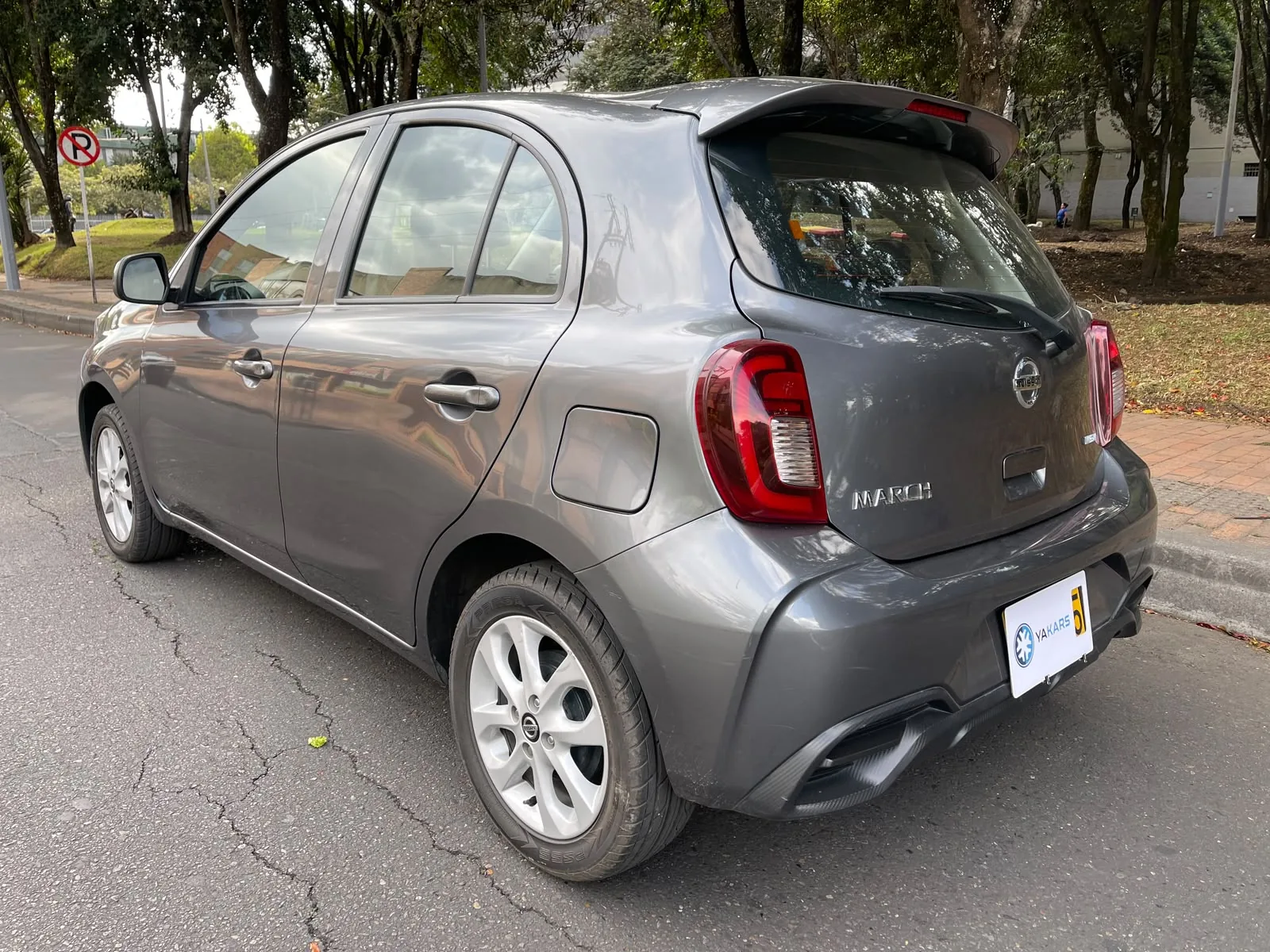 Hatchback Nissan March 2022 ADVANCE AT 1.6L en Bogotá — foto 7