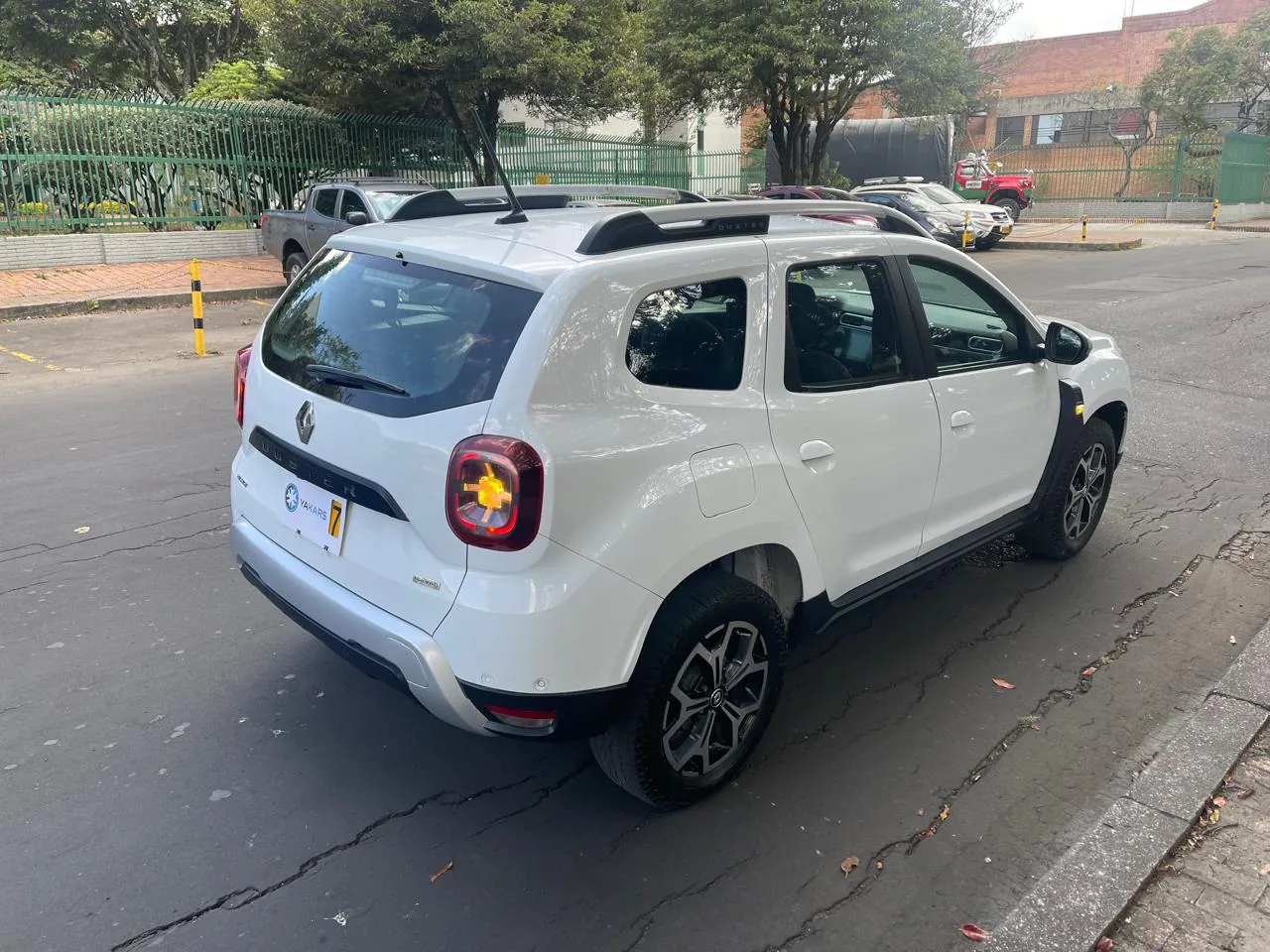 Camioneta Renault Duster 2024 ICONIC 1.3 TURBO MT en Bogotá — foto 11