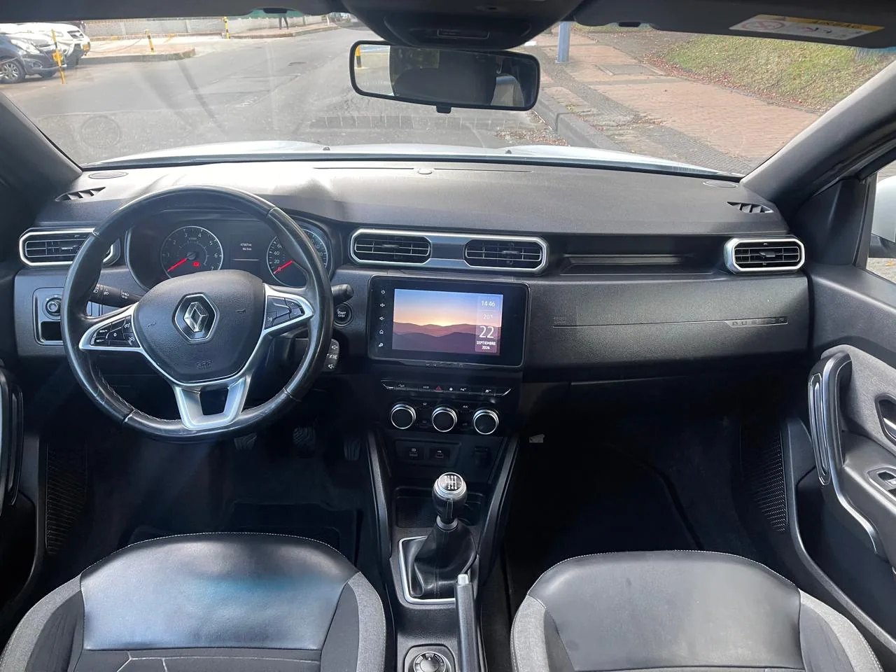 Camioneta Renault Duster 2024 ICONIC 1.3 TURBO MT en Bogotá — foto 13