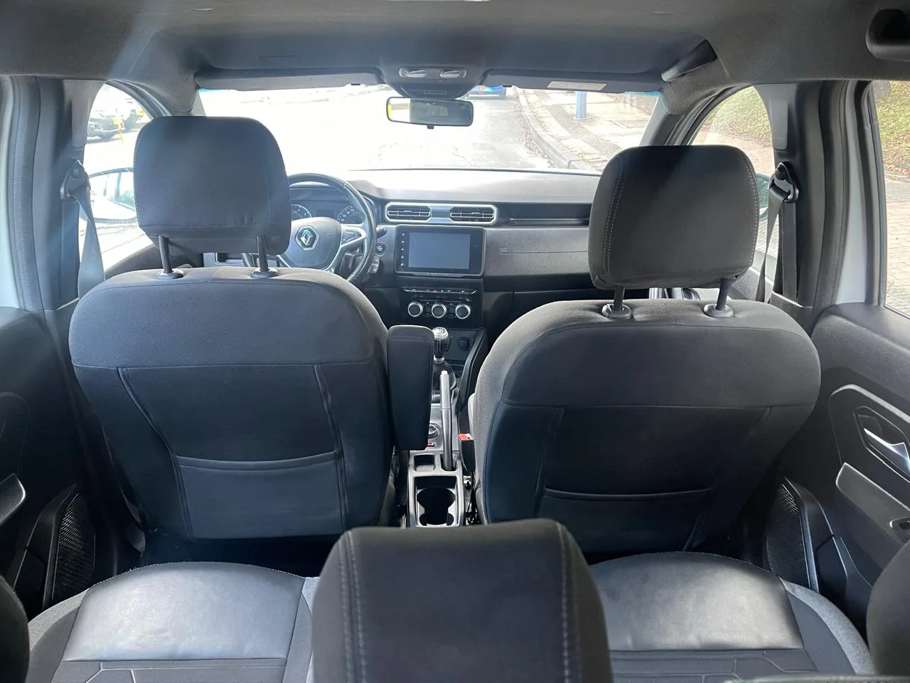 Camioneta Renault Duster 2024 ICONIC 1.3 TURBO MT en Bogotá — foto 14